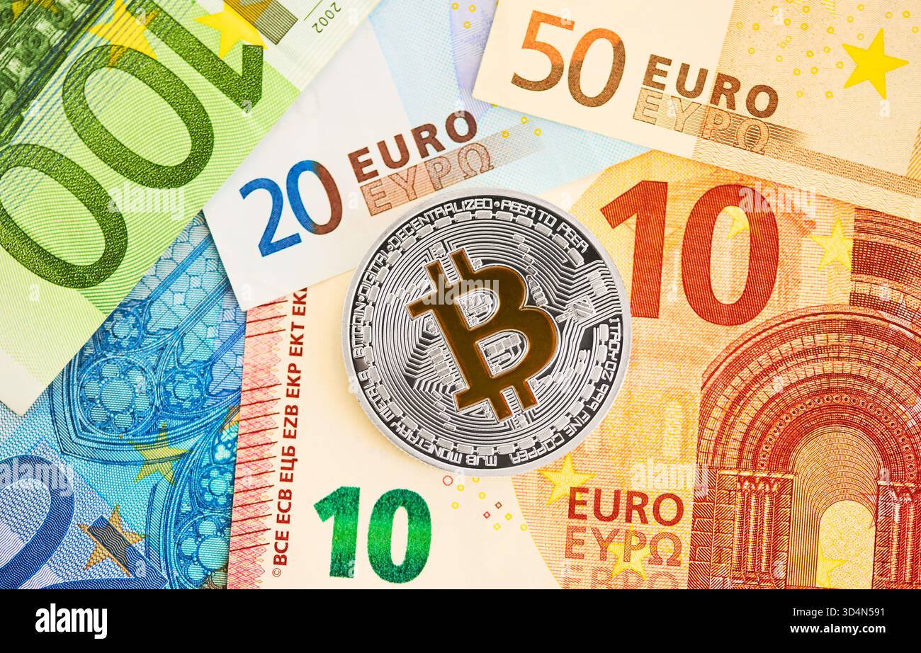 Bitcoin auf Banknote Stockfoto