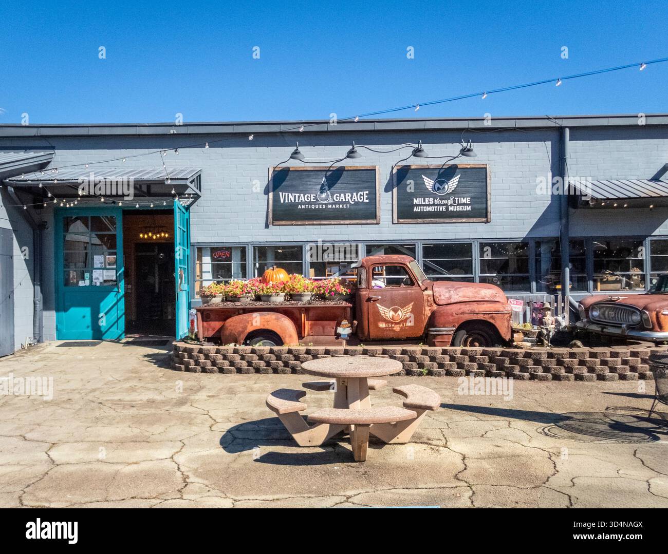 Miles Through Time Automotive Museum befindet sich in der Vintage Garage Antiques in Clarkesville Georgia USA Stockfoto