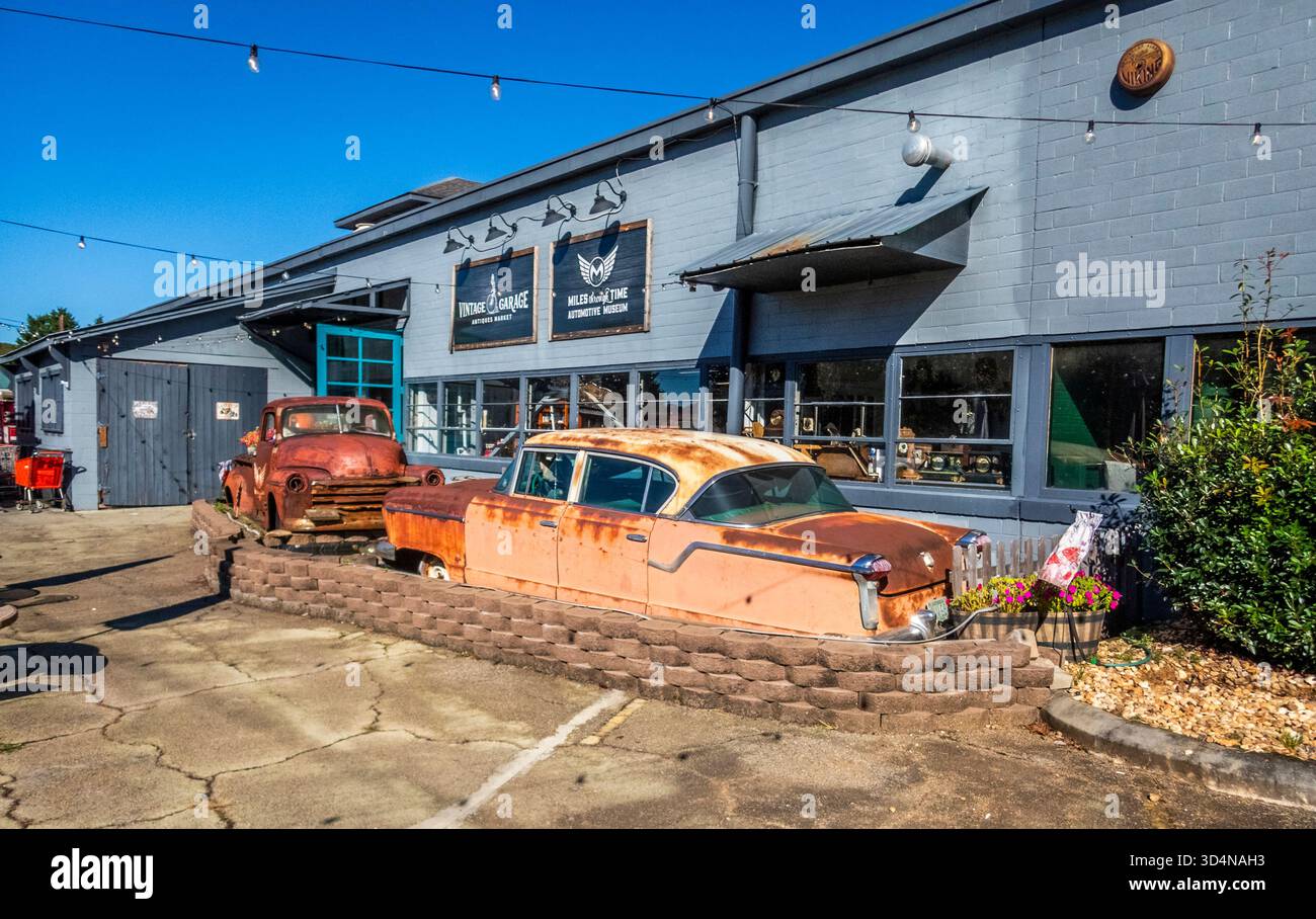 Miles Through Time Automotive Museum befindet sich in der Vintage Garage Antiques in Clarkesville Georgia USA Stockfoto