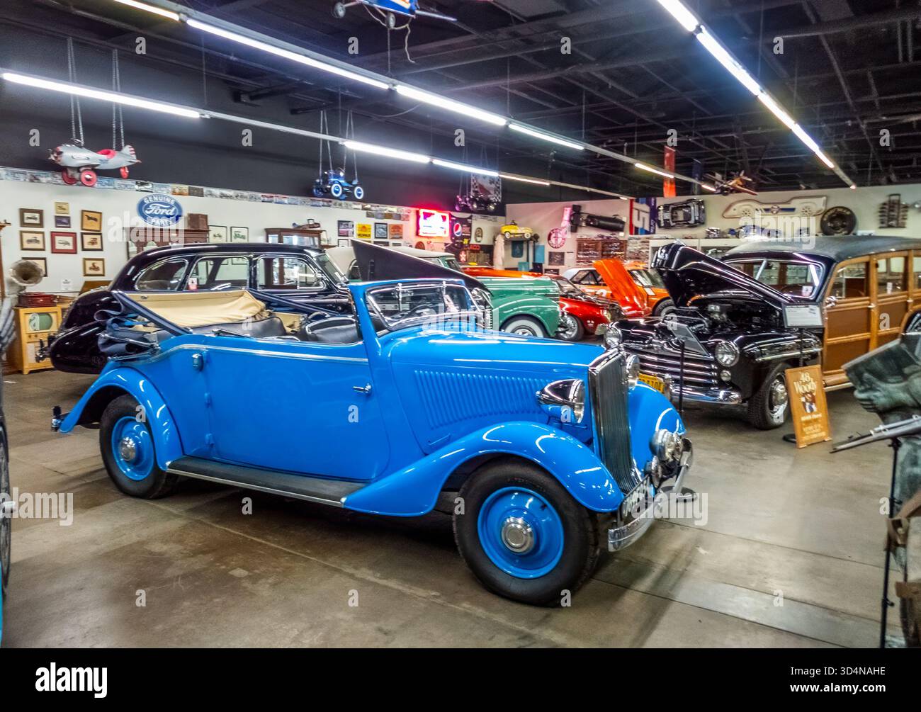 Miles Through Time Automotive Museum befindet sich in der Vintage Garage Antiques in Clarkesville Georgia USA Stockfoto