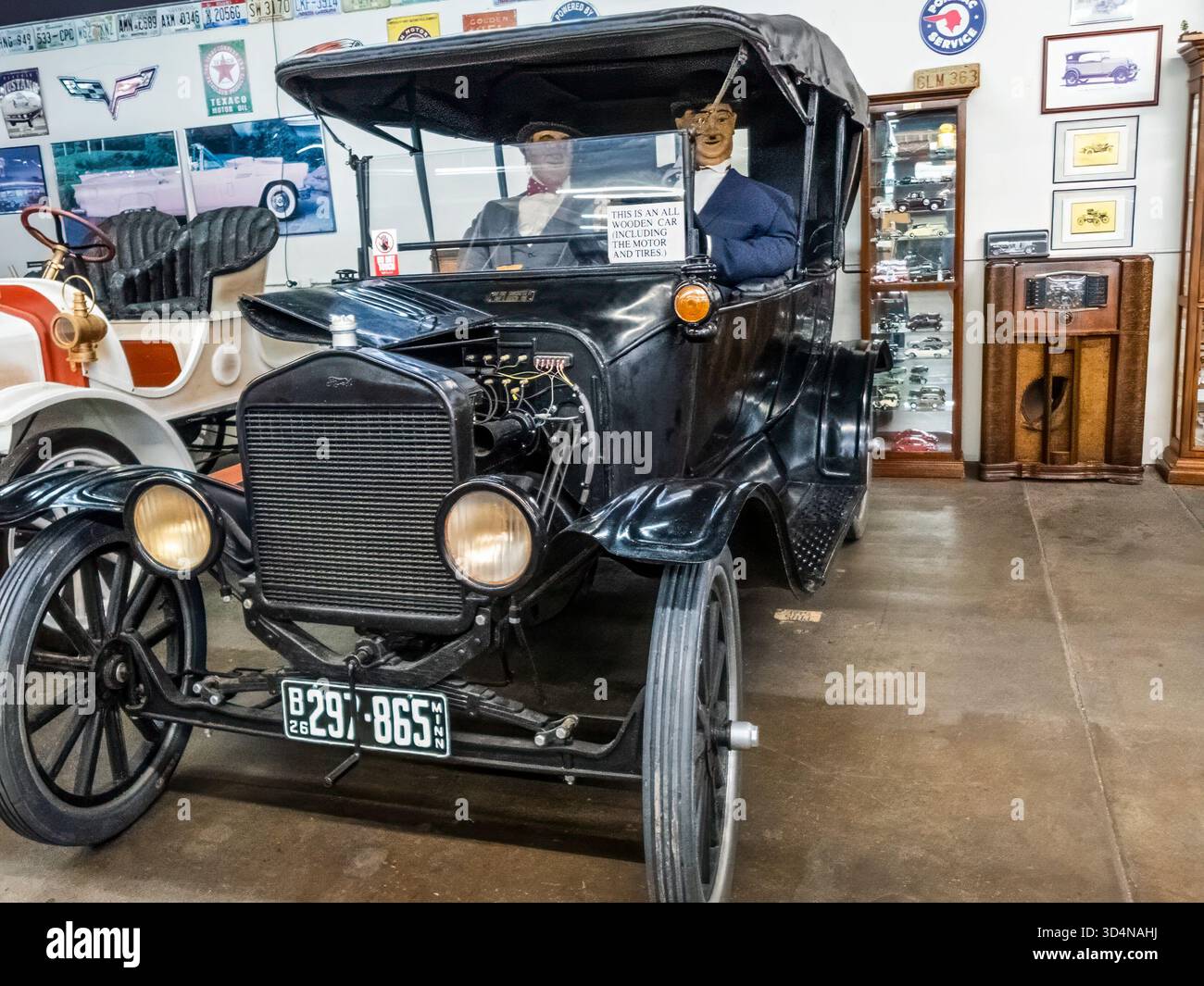 Miles Through Time Automotive Museum befindet sich in der Vintage Garage Antiques in Clarkesville Georgia USA Stockfoto