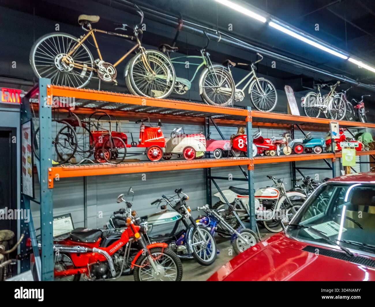 Miles Through Time Automotive Museum befindet sich in der Vintage Garage Antiques in Clarkesville Georgia USA Stockfoto