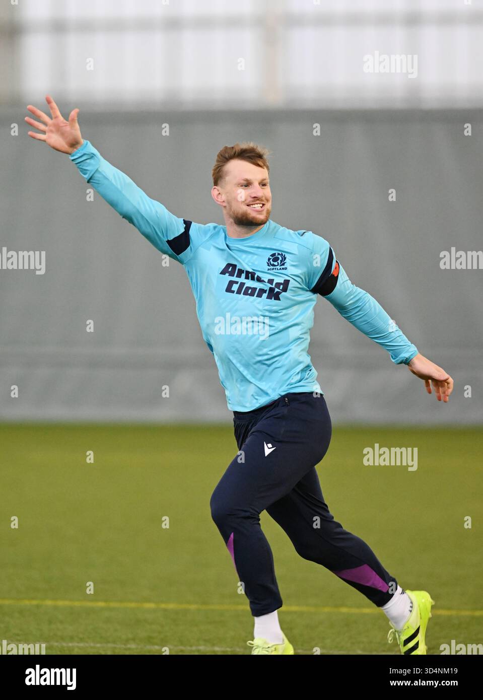 Oriam, Edinburgh.Scotland.UK. 11/11/25 Schottland Training Session für Quilter Nations Series Match gegen Argentinien. Rory Hutchinson aus Schottland Credit: eric mccowat/Alamy Live News Stockfoto