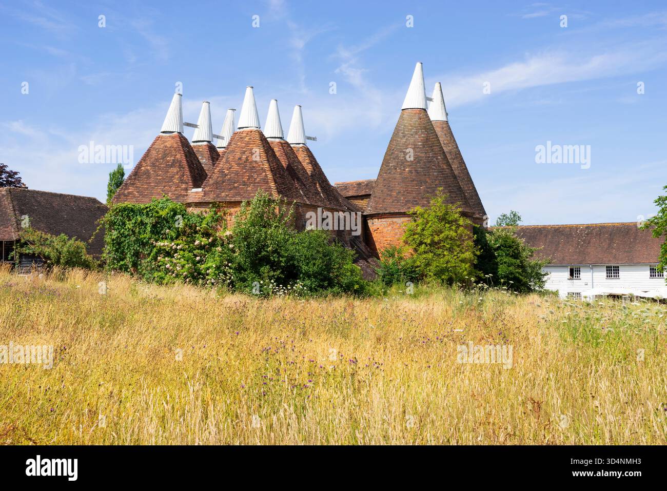 Oast House Kent - Oast Houses at Sissinghurst Castle and Garden Kent England Großbritannien GB Europa - Castle Farm Oast Sissinghurst Stockfoto