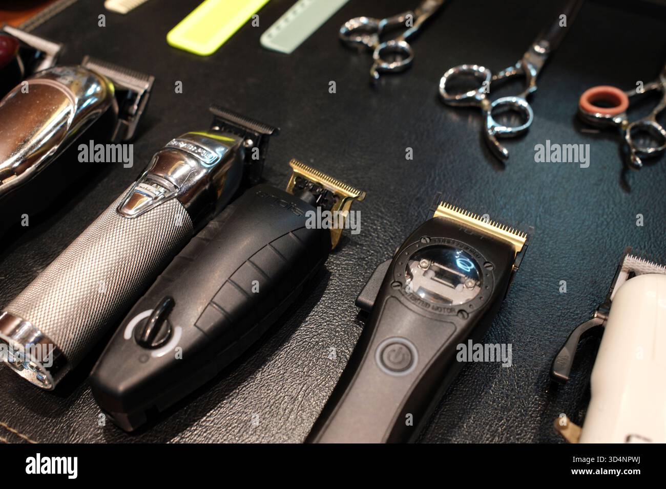 Rasierzubehör und -Werkzeuge von Friseur. Ho-Chi-Minh-Stadt. Vietnam. Stockfoto