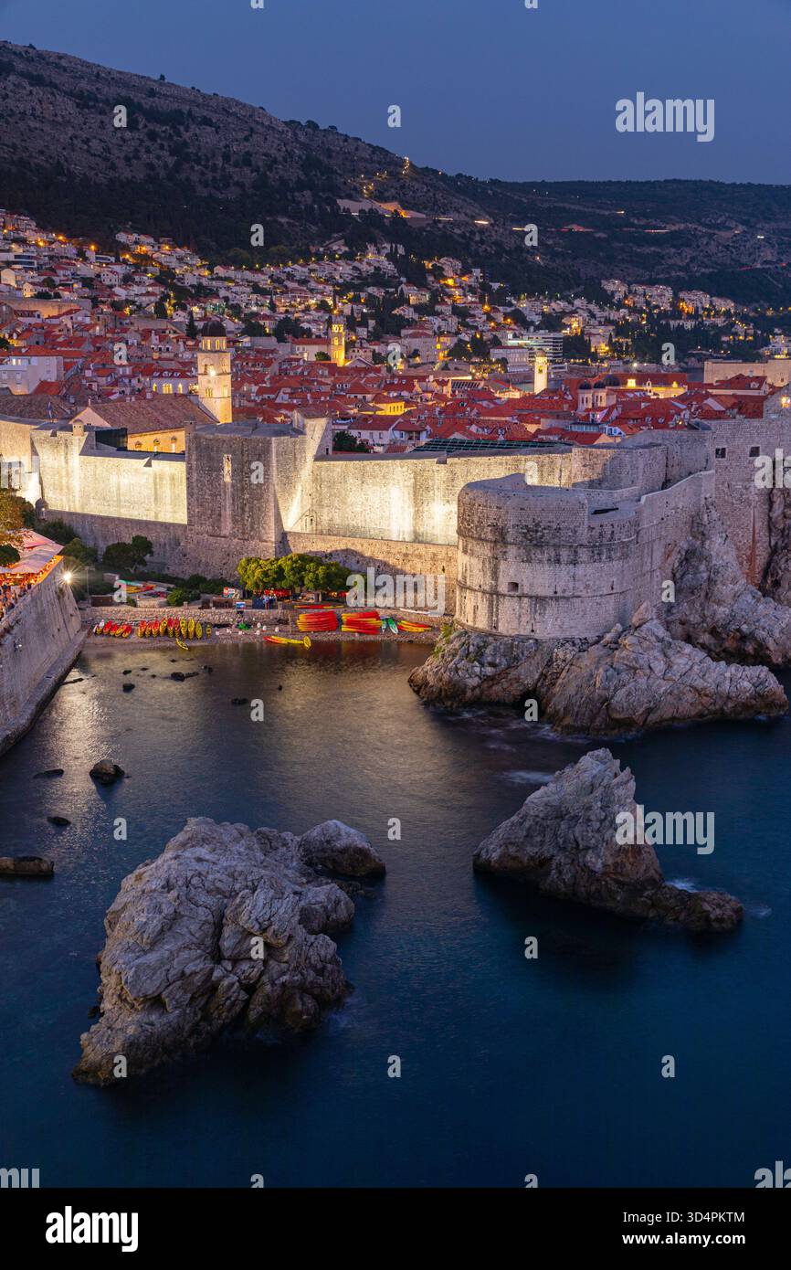 Dubrovnik Altstadt bei Nacht Stockfoto