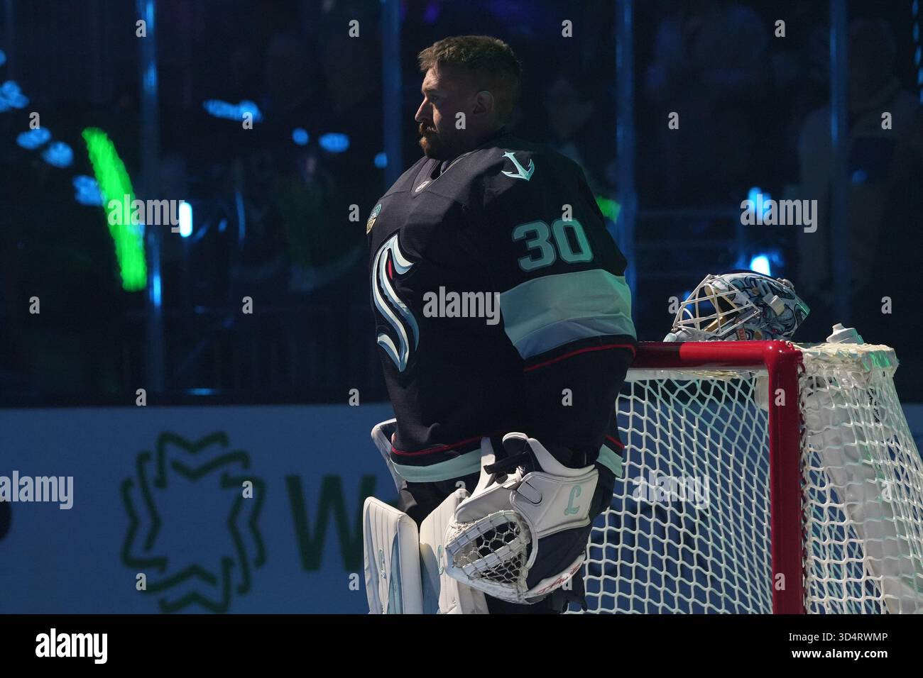 Seattle, Usa. November 2025. Matt Murray (30), Torhüter von Seattle Kraken, sieht vor dem Spiel der NHL gegen Columbus Blue Jackets in der Climate Pledge Arena in Seattle, Washington am 11. November 2025. (Foto Nate Koppelman/SIPA USA) Credit: SIPA USA/Alamy Live News Stockfoto