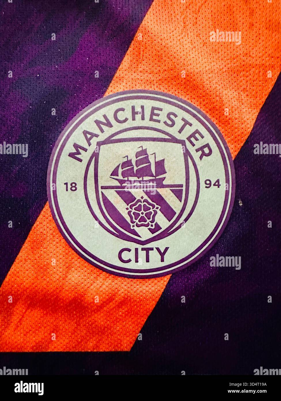 Manchester City Fußballtrikot - Smartphone-aufgenommenes Stockfoto