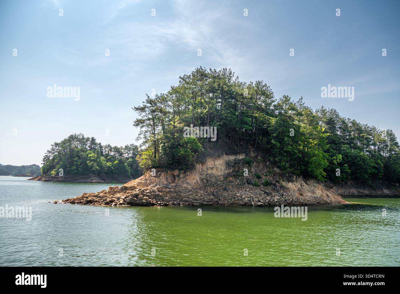 Landschaft der Aussichtsplattform des Zhuli-Dorfes des Qiandao-Sees. Stockfoto