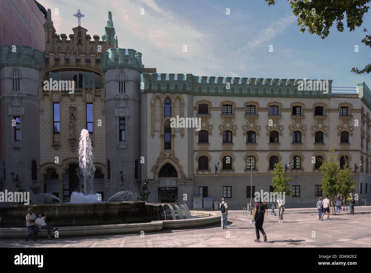 Spanien, Madrid, Blick auf die Kirche Santa Teresa de Jesus y San Jose auf der Plaza de Espana. Die Kirche St. Theresia und St. Joseph, Parroquia de Santa Teresa Y San Jose Foto © Fabio Mazzarella/Sintesi/Alamy Stock Photo *** Lokale Bildunterschrift *** Stockfoto