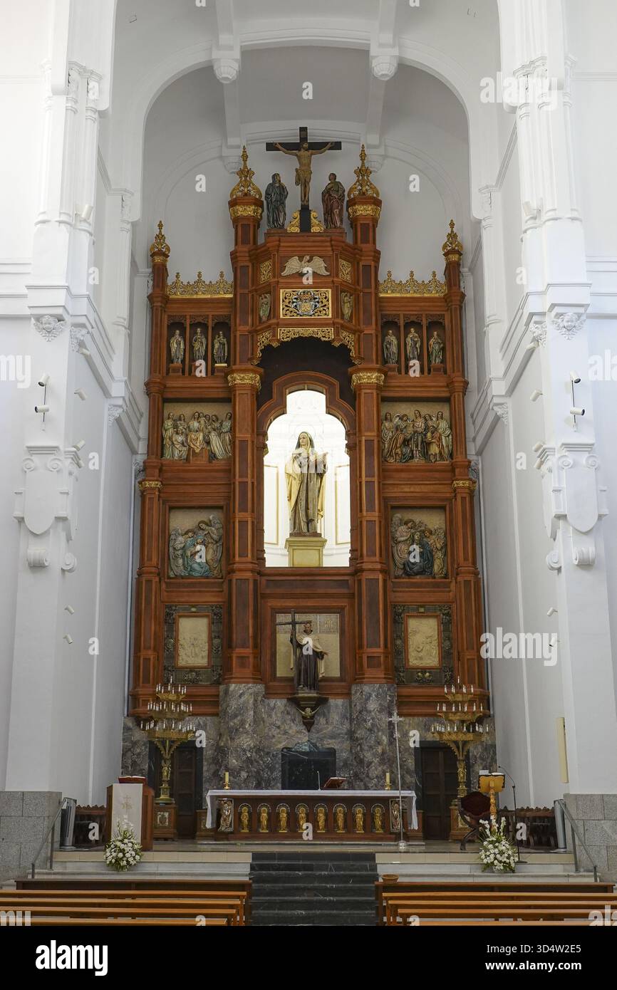 Spanien, Madrid, Innenansicht der Kirche Santa Teresa de Jesus y San Jose auf der Plaza de Espana. Die Kirche St. Theresia und St. Joseph, Parroquia de Santa Teresa Y San Jose Foto © Fabio Mazzarella/Sintesi/Alamy Stock Photo *** Lokale Bildunterschrift *** Stockfoto