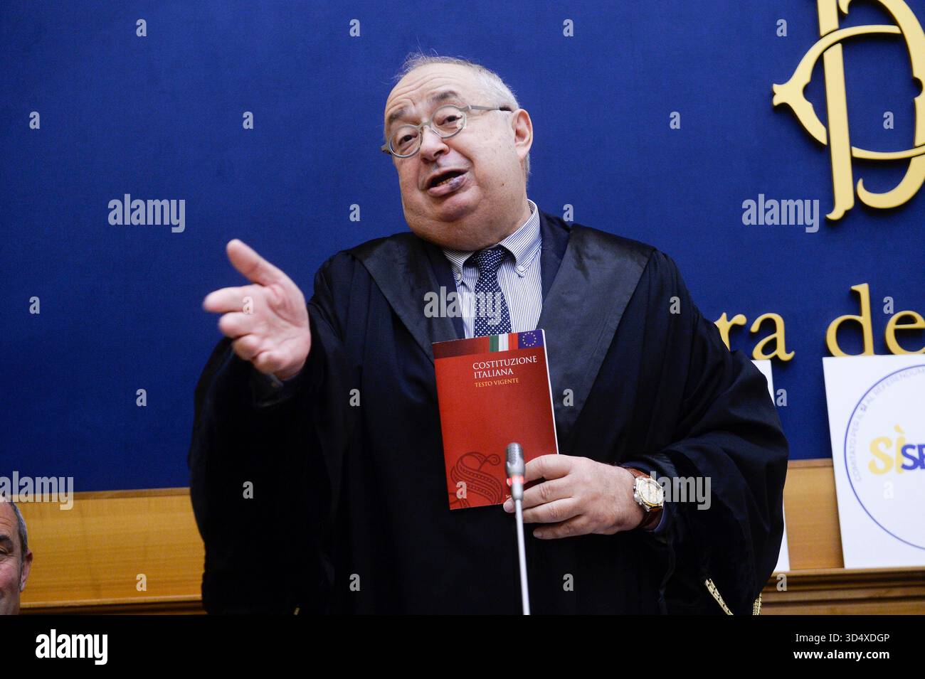 Italien, Rom, 12. November 2025: Pressekonferenz für die Präsentation des "Ja-getrennten" Ausschusses für das "Ja" im Referendum über die Trennung von Laufbahnen in der Justiz. Auf dem Foto der Rechtsanwalt Giuseppe Benedetto, Präsident der Luigi Einaudi Stiftung Foto © Stefano Carofei/Sintesi/Alamy Live News Stockfoto
