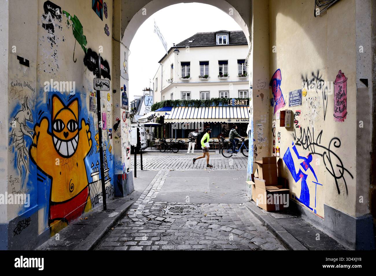 Straßenszene von Passage des Abbesses - Montmartre - Paris Stockfoto