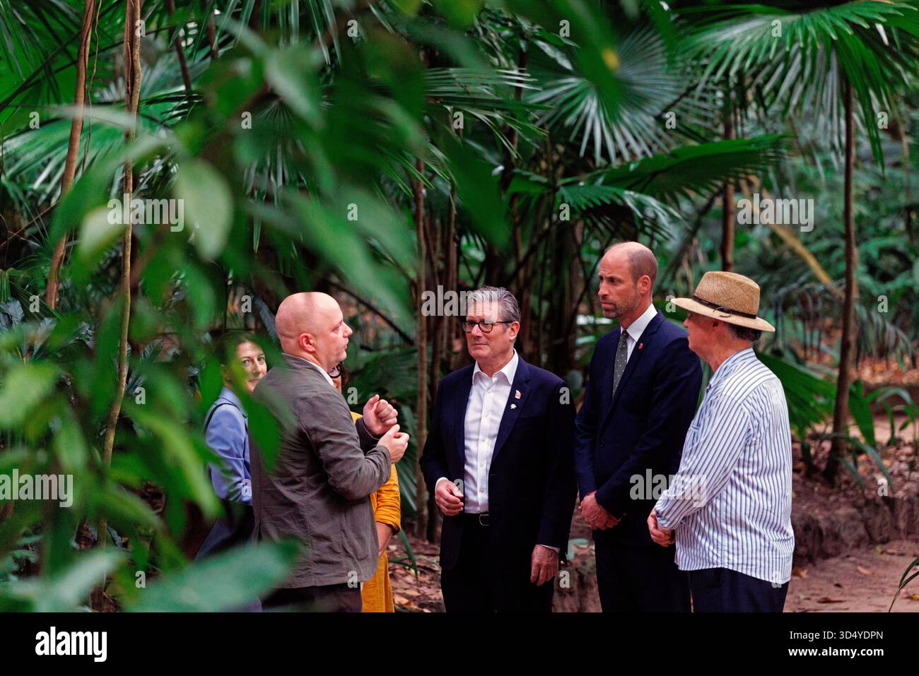 BELEM, BRASILIEN - 06. November 2025 - der britische Premierminister Keir Starmer und William, der Prinz von Wales, besuchen das Emilio Goeldi Museum, wo sie während des COP30-Gipfels der Vereinten Nationen zur Klimaschutzkonferenz 2025 in Belem, Brasilien, junge Politiker zum Thema Klimaschutz trafen - Foto: Geopix/No 10/Simon Dawson Stockfoto