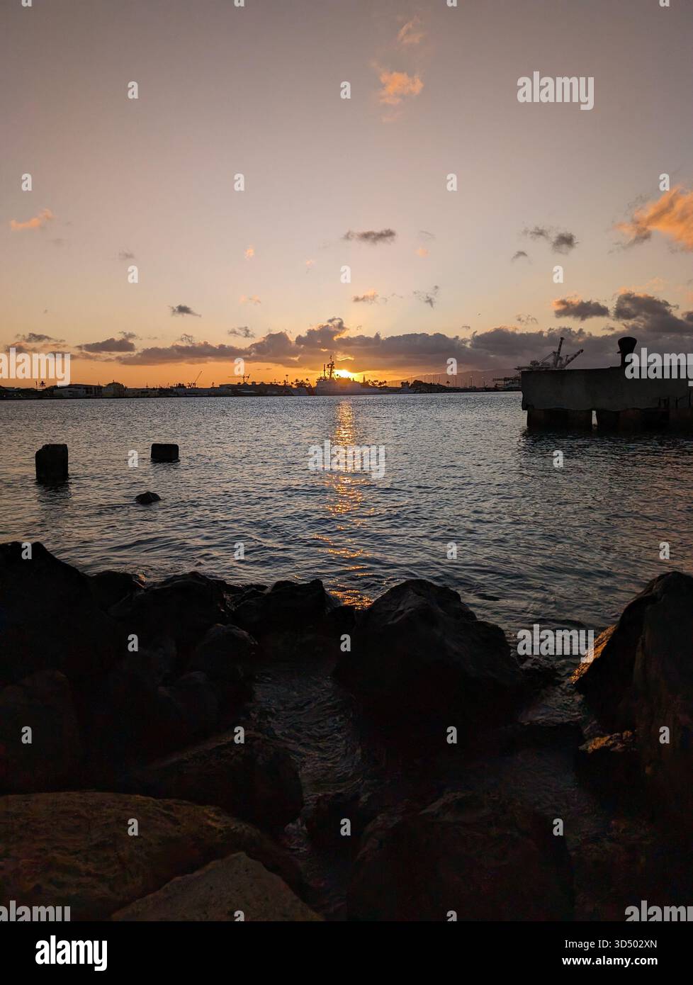 Sonnenuntergang am Aloha Tower - Smartphone-aufgenommenes Stockfoto