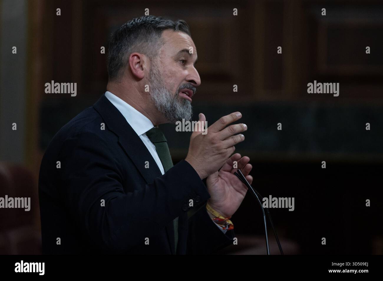 Madrid, Spanien. November 2025. Santiago Abascal, Mitglied des Abgeordnetenkongresses und Vorsitzender der politischen Partei Vox, nimmt an der Plenartagung des Abgeordnetenkongresses Teil. Quelle: D. Canales Carvajal/Alamy Live News Stockfoto