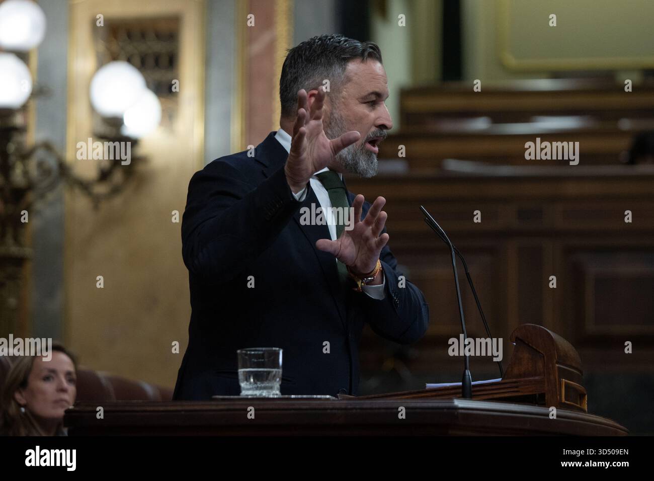 Madrid, Spanien. November 2025. Santiago Abascal, Mitglied des Abgeordnetenkongresses und Vorsitzender der politischen Partei Vox, nimmt an der Plenartagung des Abgeordnetenkongresses Teil. Quelle: D. Canales Carvajal/Alamy Live News Stockfoto