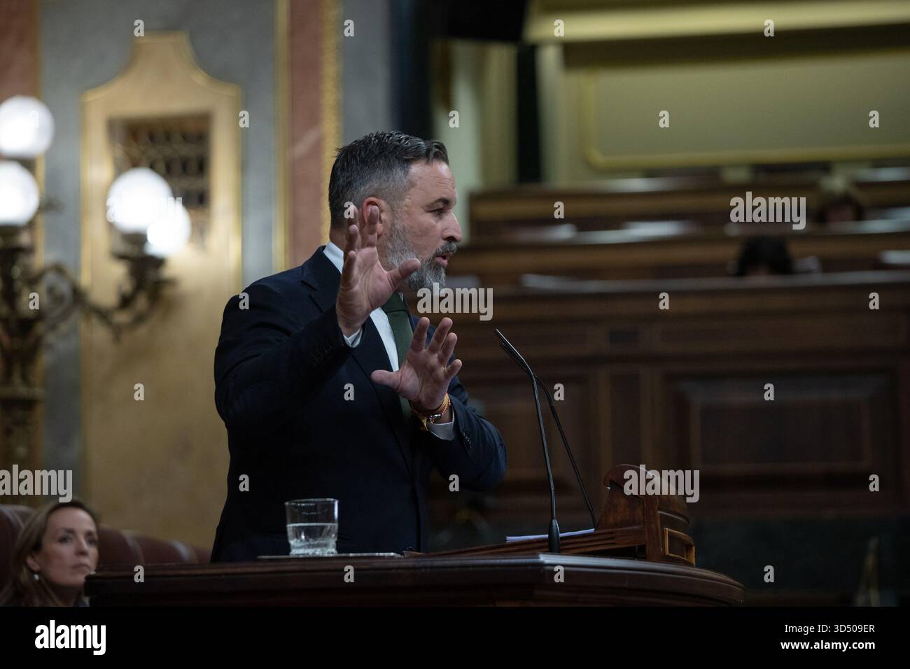 Madrid, Spanien. November 2025. Santiago Abascal, Mitglied des Abgeordnetenkongresses und Vorsitzender der politischen Partei Vox, nimmt an der Plenartagung des Abgeordnetenkongresses Teil. Quelle: D. Canales Carvajal/Alamy Live News Stockfoto
