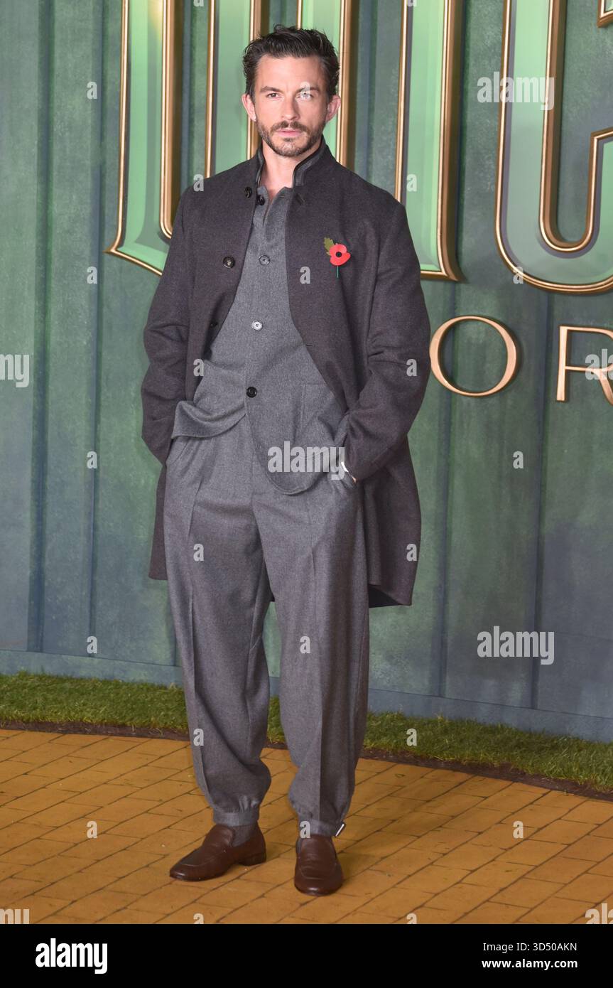 10. November 2025. London Großbritannien. Jonathan Bailey bei der europäischen Premiere von „Wicked for Good“ am Cineworld Leicester Square. Sue Andrews/Alamy. Stockfoto