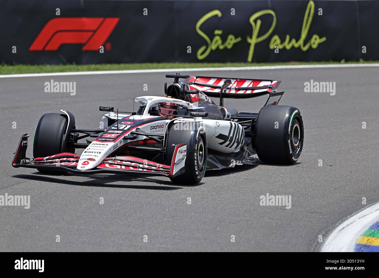 Sao Paulo, Brasilien. November 2025. Esteban Ocon (FRA) MoneyGram Haas F1 Team VF-25 Ferrari während des freien Trainings des F1 Grand Prix von Brasilien im Autodromo Jose Carlos Pace am 07. November 2025 in Sao Paulo, Brasilien. Foto: Heuler Andrey/DiaEsportivo/Alamy Live News Credit: DiaEsportivo/Alamy Live News Stockfoto