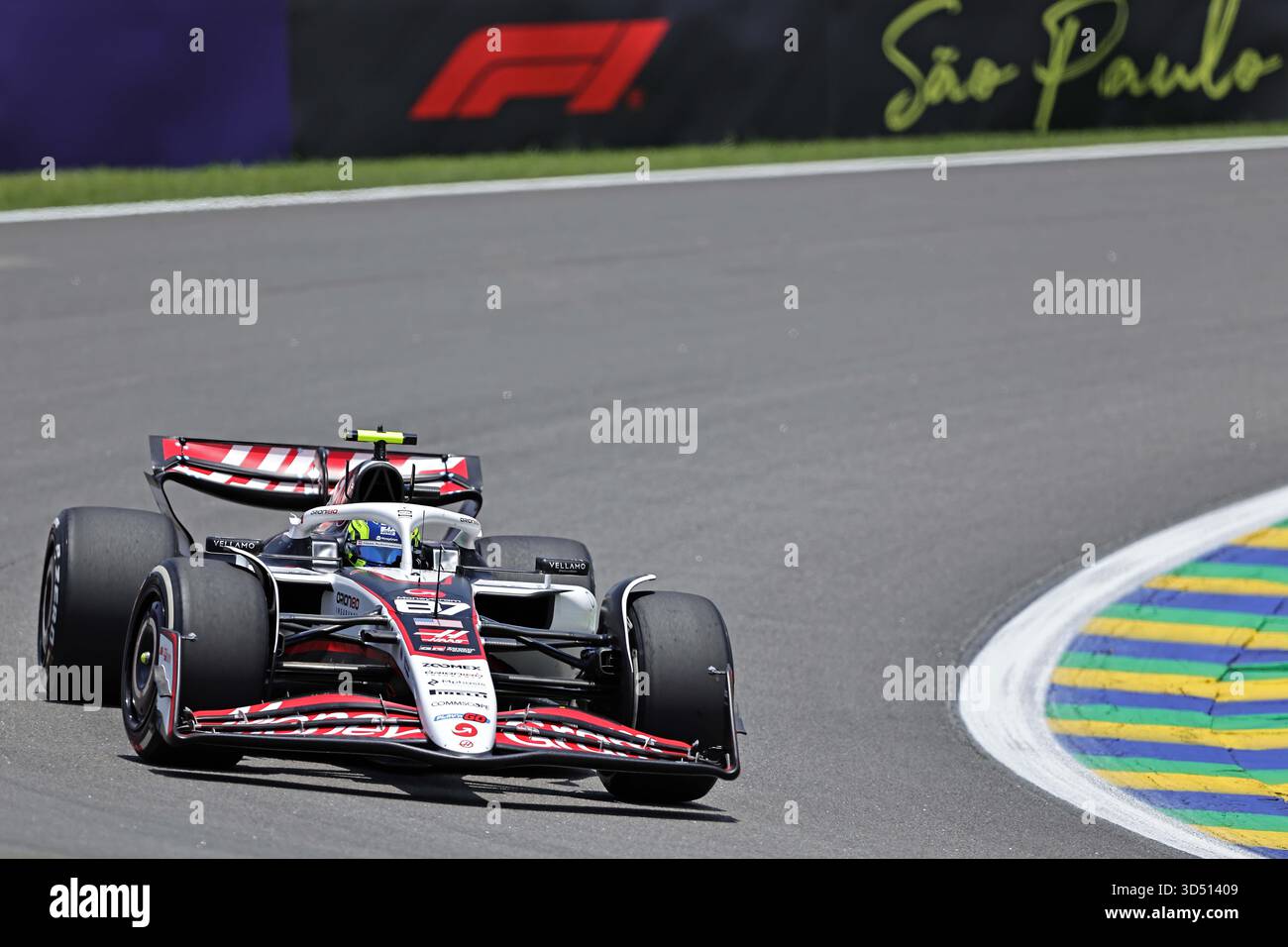 Sao Paulo, Brasilien. November 2025. Oliver Bearman (GBR) MoneyGram Haas F1 Team VF-25 Ferrari während des freien Trainings des F1 Grand Prix von Brasilien im Autodromo Jose Carlos Pace am 07. November 2025 in Sao Paulo, Brasilien. Foto: Heuler Andrey/DiaEsportivo/Alamy Live News Credit: DiaEsportivo/Alamy Live News Stockfoto