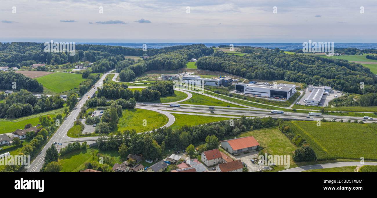 Luftaufnahme des niederbayerischen Dorfes Iggensbach im Donauwald im Landkreis Deggendorf Stockfoto