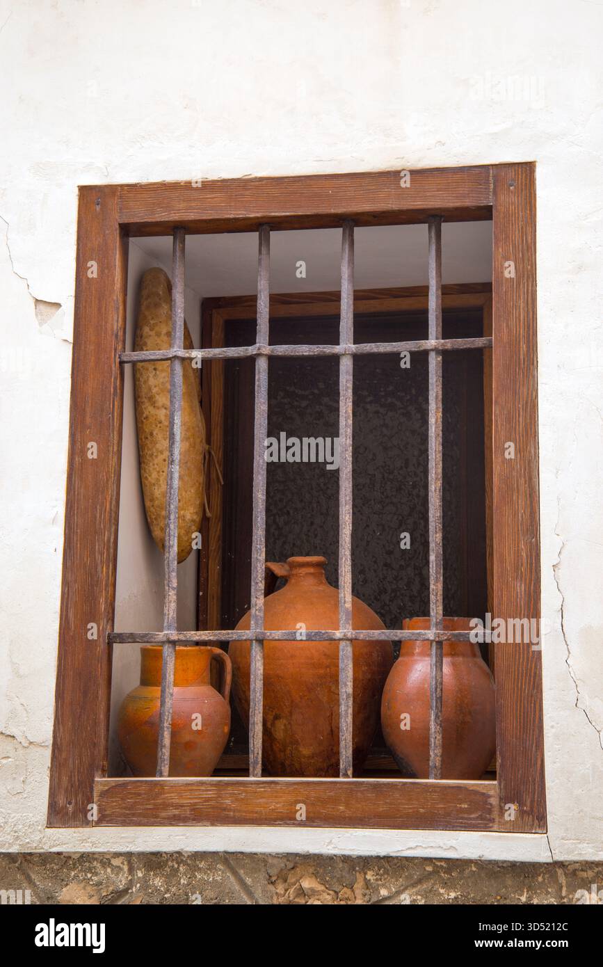 Detailansicht des Fensters. Pastrana, Provinz Guadalajara, Castilla La Mancha, Spanien. Stockfoto