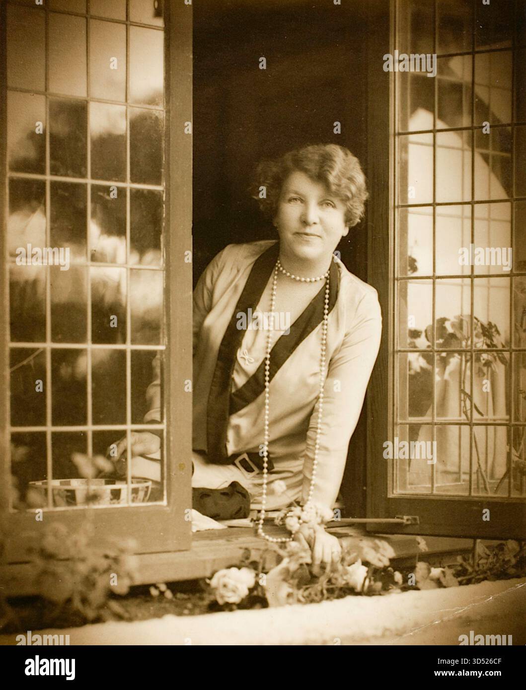 Harold Cazneaux – Ethel Turner – australischer Schriftsteller und Kinderliteraturautor. Profession Turner war eine angesehene und einflussreiche Autorin, die vor allem für ihren ersten und berühmtesten Roman Seven Little Australians bekannt war, der 1894 veröffentlicht wurde. Legacy Seven Little Australians gilt als Klassiker der australischen Kinderliteratur und ist das einzige australische Kinderbuch, das 140 Jahre lang kontinuierlich gedruckt wird. 1870 in Doncaster, England, geboren, zog sie später nach Australien, wo sie 1958 starb. Stockfoto