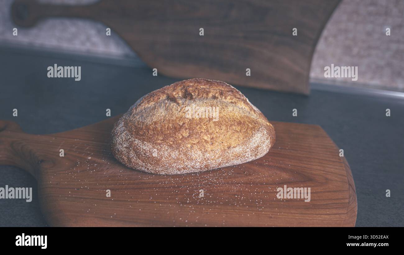 Frische Scheiben von dunklem Buchweizenbrot auf einem Holzbrett, einfache Überkopfkomposition für Bäcker und kulinarische Themen Stockfoto