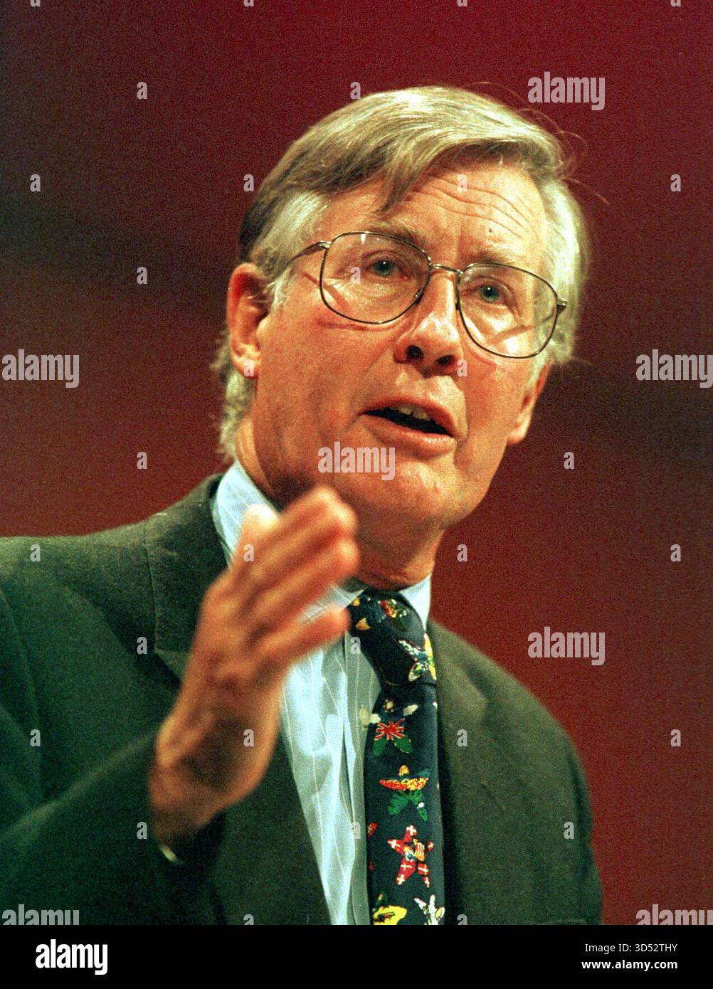 MICHAEL MEACHER, ABGEORDNETER DER LABOUR PARTY, JAHRESKONFERENZ, BLACKPOOL 29.9.98 COPYRIGHT:MARK NEWCOMBE auf der Labour Annual Conference am 29. September 1998 in Blackpool war ein bedeutendes Ereignis für die regierende New Labour Party unter Premierminister Tony Blair. Ein Jahr nach einem erdrutschenden Wahlsieg konzentrierte sich die Konferenz darauf, die Richtung der Regierung zu bekräftigen und ihre frühen Errungenschaften hervorzuheben. Stockfoto