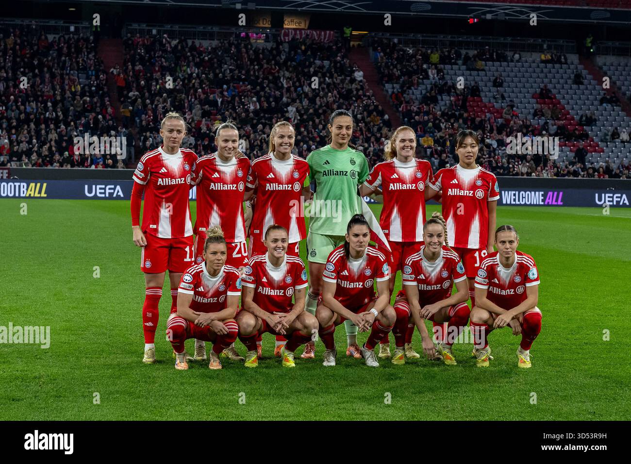 Teamfoto / Teamfoto des FC Bayern Frauen mit den Startelfen GER, FC FC Bayern München Frauen vs. Arsenal Women FC, Fußball, Women's Champions League, Gruppenphase Spieltag 3, Saison 2025/2026, 12.11.2025. Foto: Eibner Pressefoto/Heike Fei Stockfoto