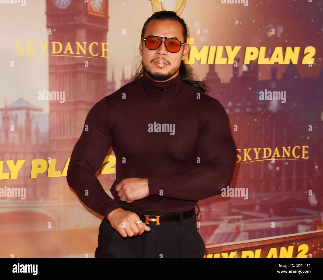Quang Luong nimmt an der Weltpremiere von „The Family Plan 2“ im Curzon Mayfair in London Teil. Stockfoto