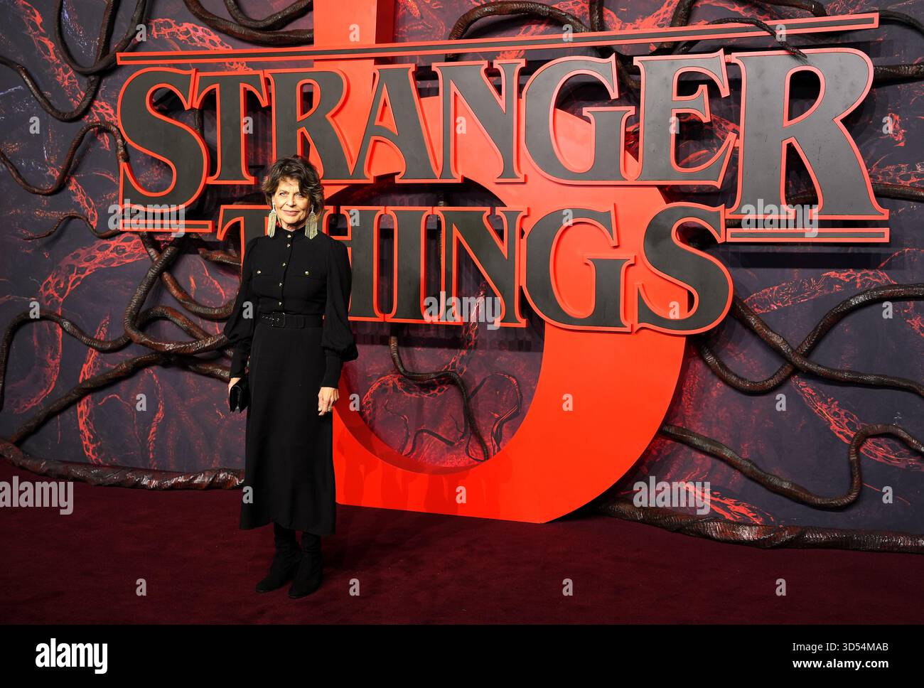Linda Hamilton nimmt an der Sondervorführung Stranger Things 5 Band 1 im Odeon Luxe, Leicester Square, London Teil. Bilddatum: Donnerstag, 13. November 2025. Stockfoto
