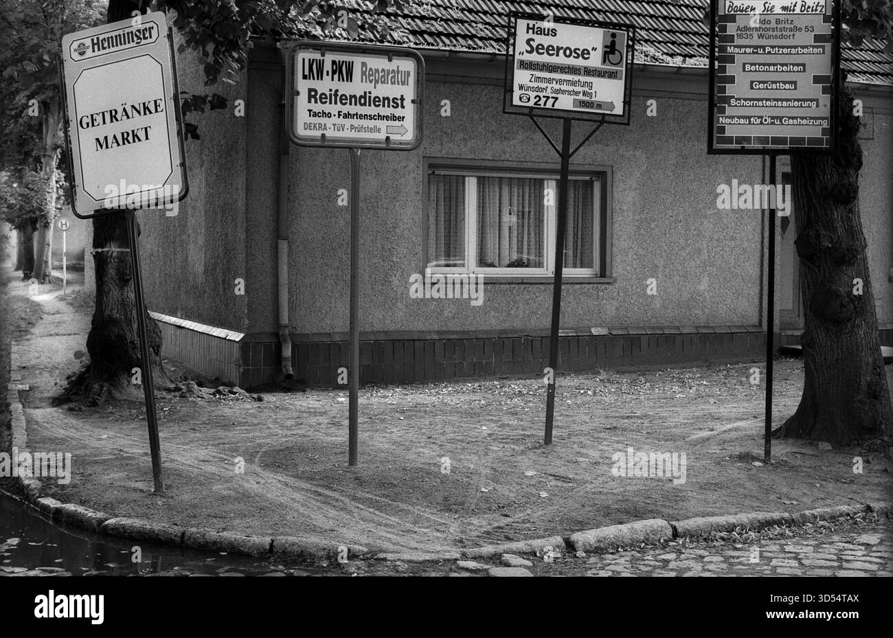 Deutschland, Wuensdorf, 11.9,1992, Verkehrsschilder Stockfoto