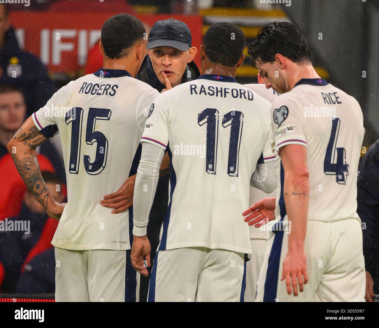 London, Großbritannien. November 2025. England gegen Serbien - Qualifikation zur FIFA-Weltmeisterschaft - Wembley Stadium - London. England-Manager Thomas Tuchel gibt Morgan Rogers und Marcus Rashford während des Spiels Informationen. Bildnachweis: Mark Pain/Alamy Live News Stockfoto