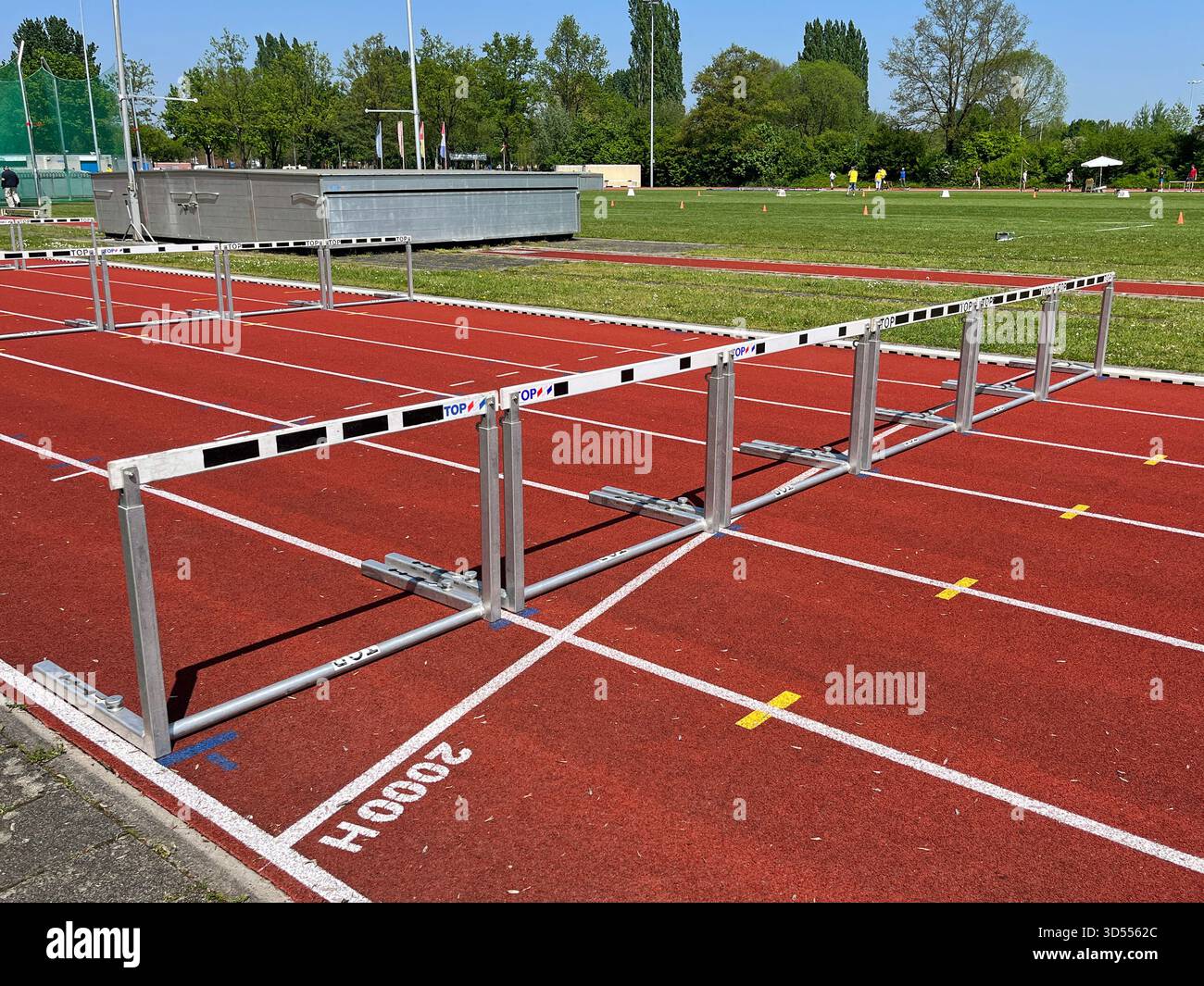 Blaricum, Niederlande - 13. Mai 2023: Leichtathletik-Element-Hürde an einem Sommertag. Stockfoto