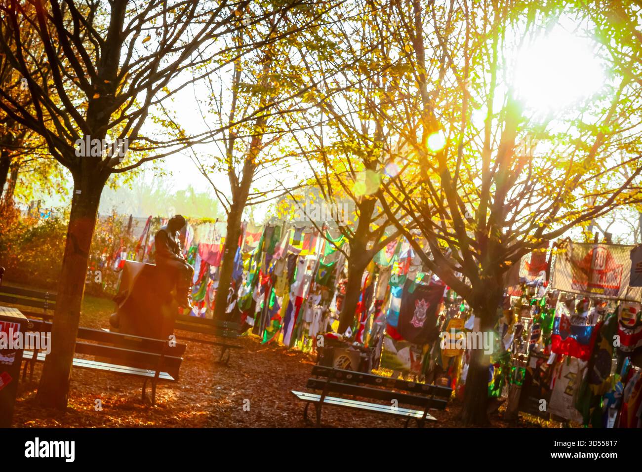 Senna-Denkmal an der Ecke Tamburello, während eines Tests des Cadillac F1 Teams mit dem Ferrari SF-23 in Imola, 13-14. November 2025 für die Formel-1-Weltmeisterschaft 2026. Stockfoto