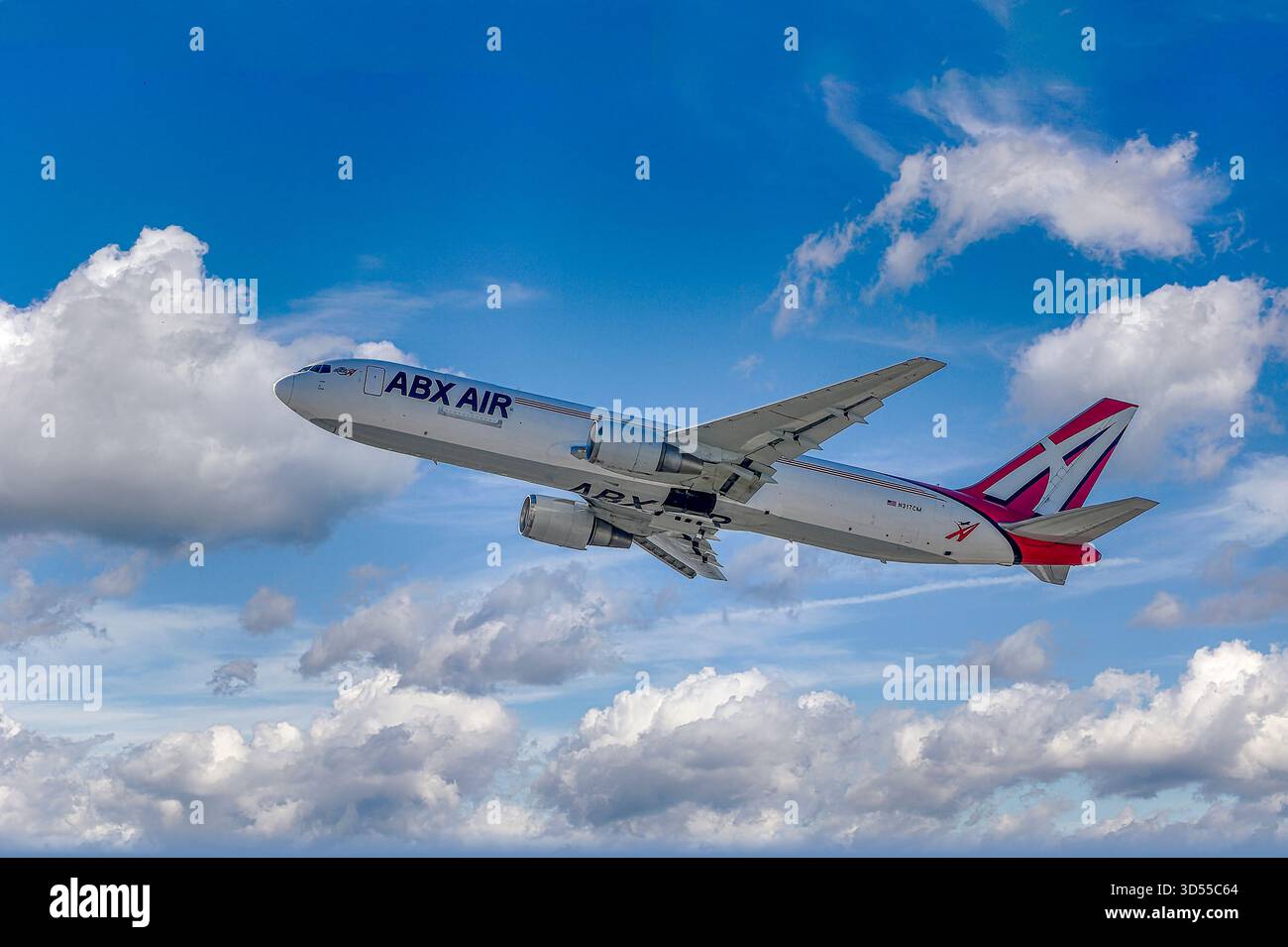 Boeing 767-300 mit ABX Air startet Phoenix Skyharbor in Arizona Stockfoto