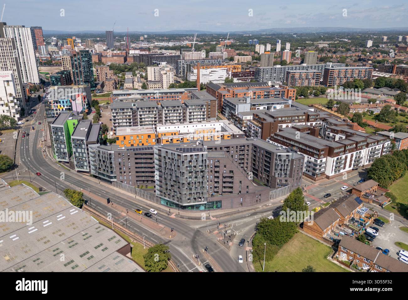 Blick aus der Vogelperspektive auf die Mews bei Eastbank, einem modernen Gebäude an der Great Ancoats Street, Manchester, Großbritannien. Stockfoto