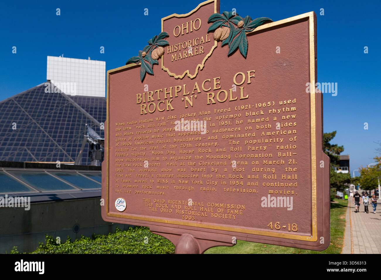 Die Rock & Roll Hall of Fame in Cleveland im Cuyahoga County, Ohio, ist ein Wahrzeichen, das an die Geburt eines kulturellen Phänomens erinnert. Thi Stockfoto