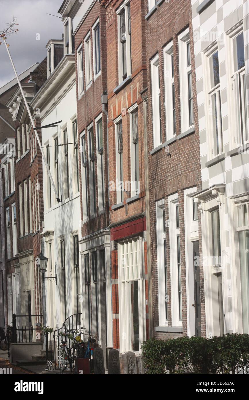 Kanalgebäude in Delft, Niederlande Stockfoto