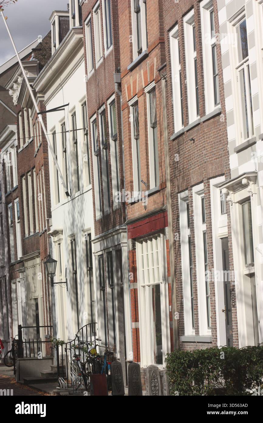 Kanalgebäude in Delft, Niederlande Stockfoto