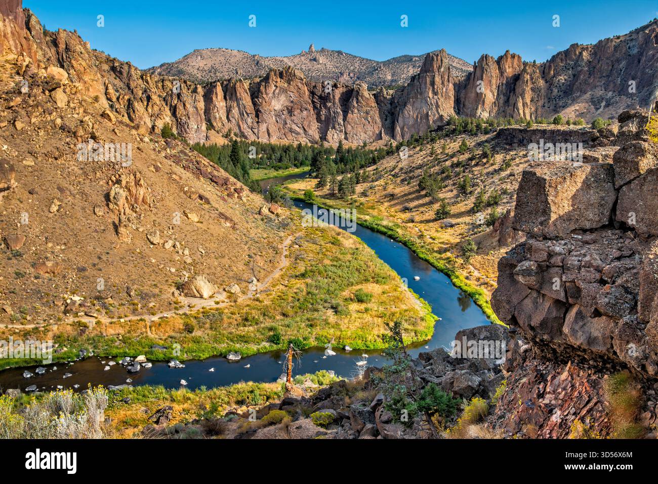 Crooked River im Smith Rock State Park, High Desert Region, Oregon, USA Stockfoto