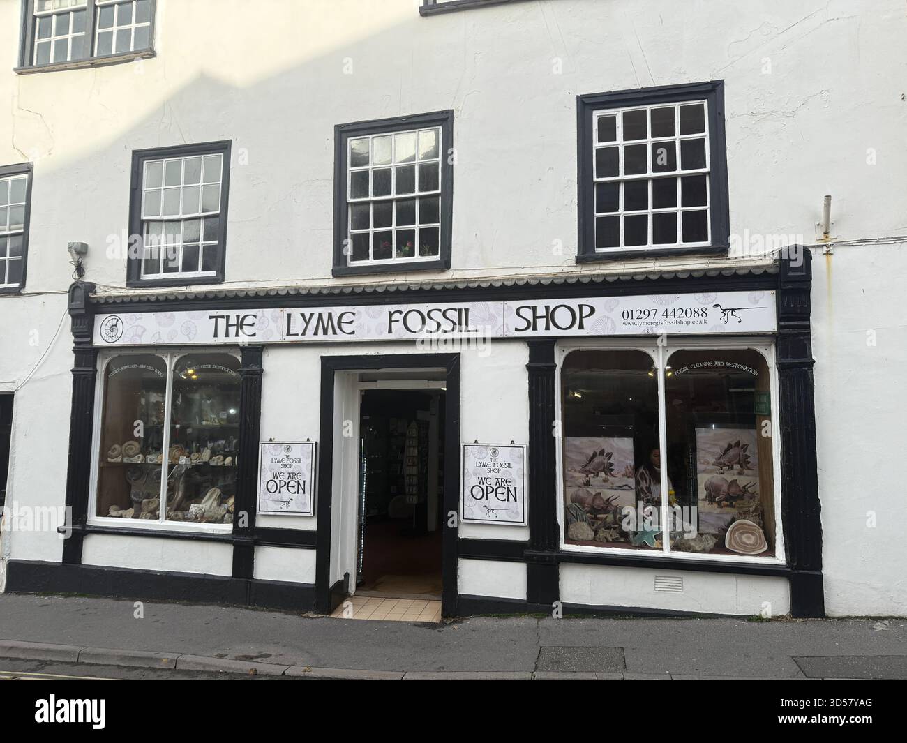 The Lyme Fossil Shop, Exterieur, Lyme Regis, Dorset, England Stockfoto