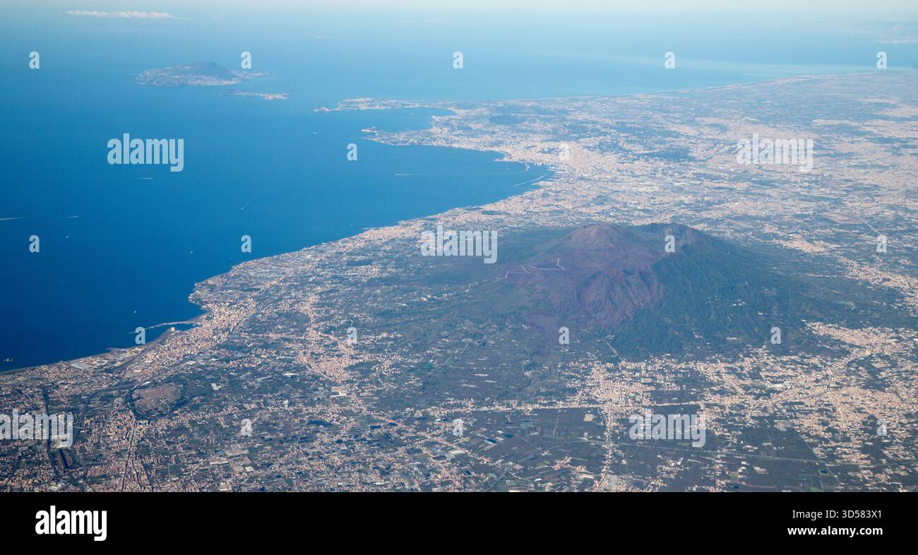 Der Blick auf den Vesuv vulkan, Pompeji und Neapel. Stockfoto