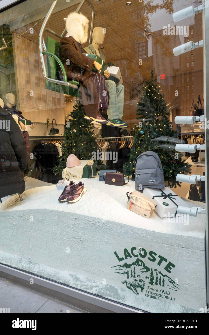 Flagship Store der Lacoste-Bekleidungslinie, 575 5th Ave., New York City, 2025, USA Stockfoto
