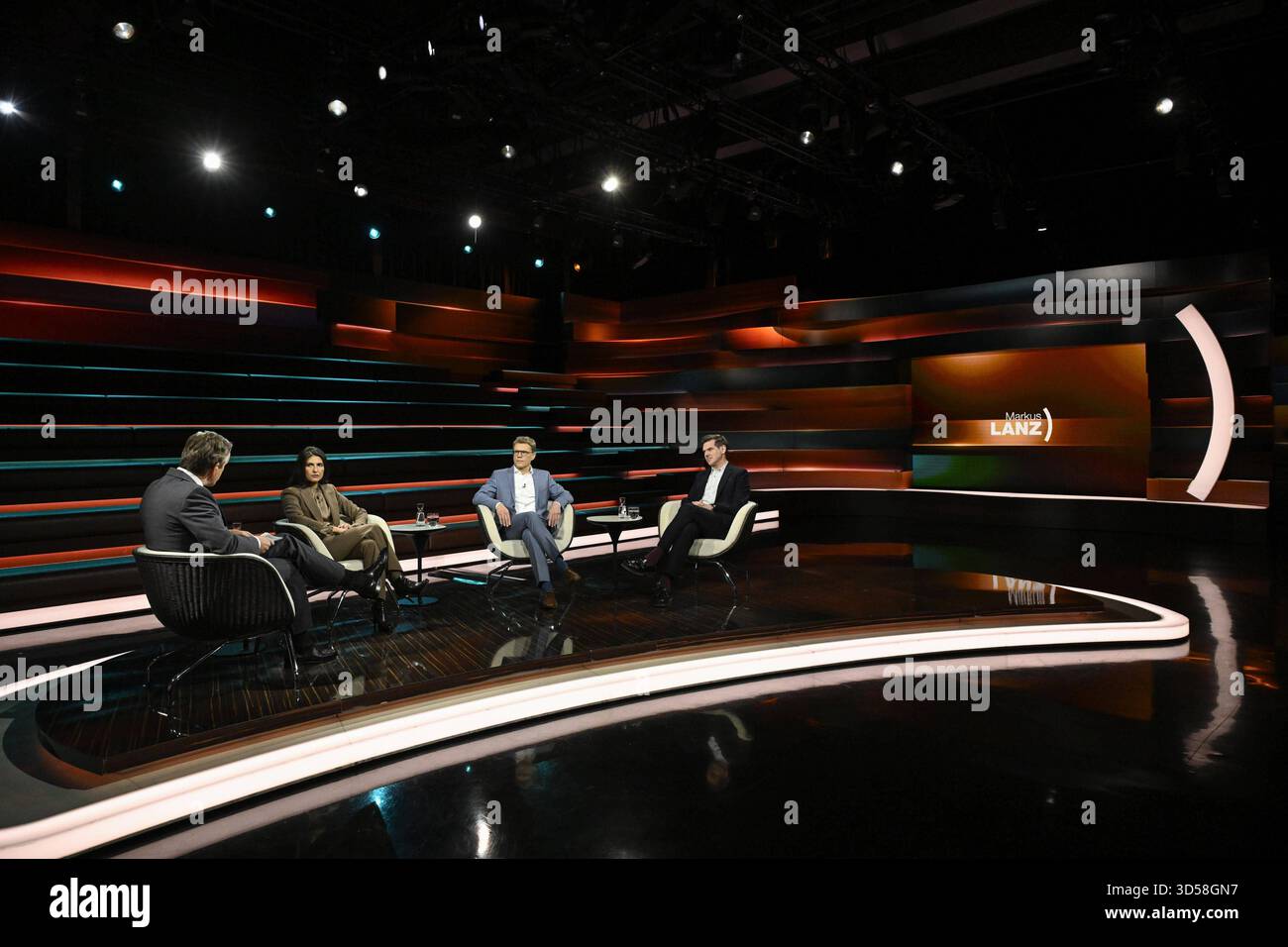 Talkrunde bei Markus Lanz , ZDF 11/25 her Markus Lanz, Serap Güler, Daniel Thym und Gregor Peter Schmitz v. li. Am 12. November 2025 in Markus Lanz , ZDF TV Fernsehen Talkshow Talkshow Talk Show Deutschland deutsch deutscher deutscher Mann Männer Frau Politikerin Politik CDU Migrationsforscher Rechtswissenschaftler Jurist deutsch-italienischer Journalist Journalismus Moderator Moderation Autor Fotografie Fotograf deutsche Politikerin deutsch-italienische Journalistin Moderatorin Fotografin Autorin Politikerin Autorin Politikerin Rechtsanwalt quer ganz sitzend sprechend gestikuliert zuhörend *** Talkrunde bei Markus Lanz Stockfoto