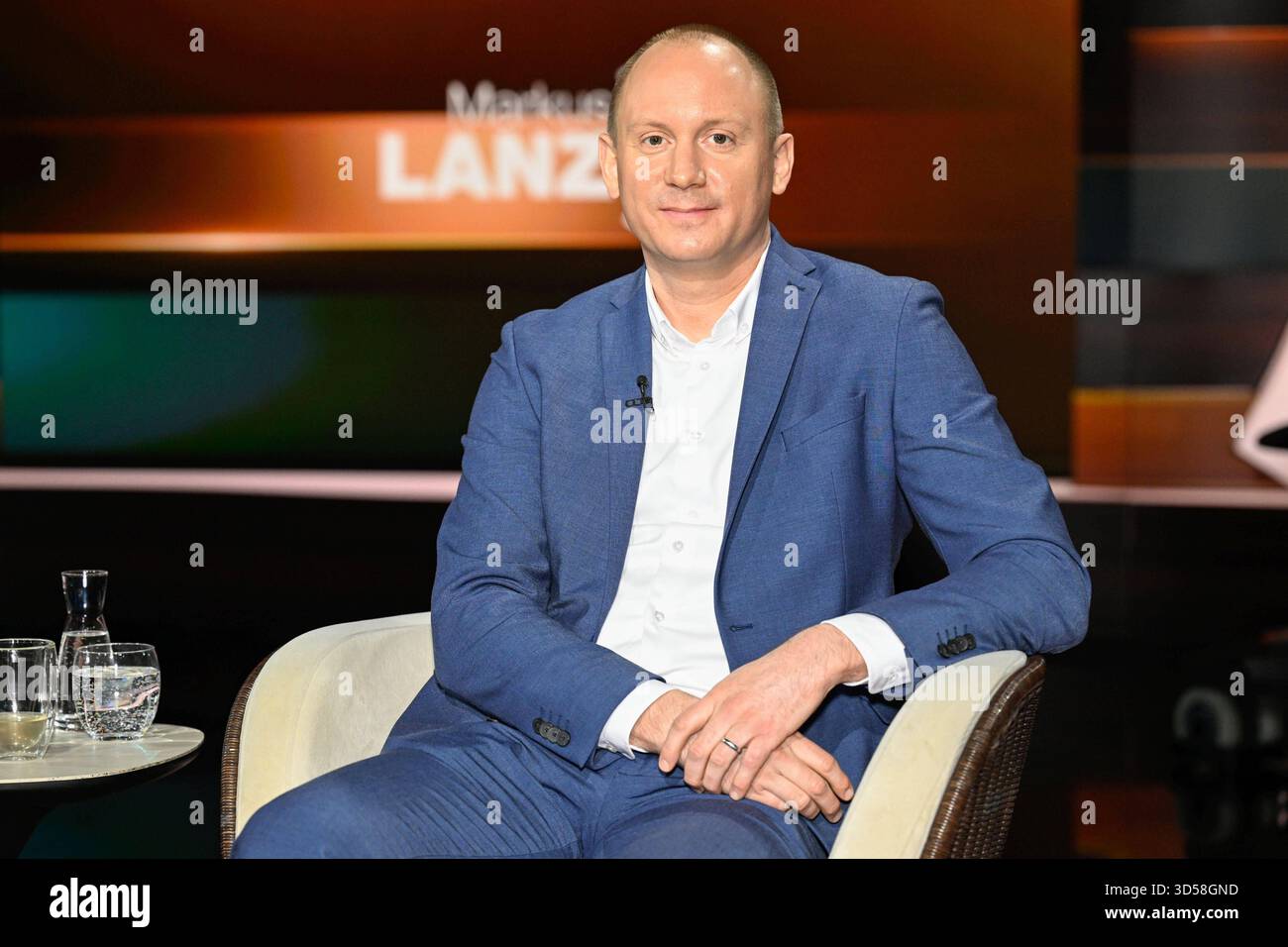 Justus Bender Journalist 11/25 ihr Justus Bender am 11. November 2025 in Markus Lanz , ZDF TV Fernsehen Talkshow Talkshow Deutschland deutsch deutscher Mann FAS Journalismus quer halb sitzend lächelnd *** Justus Bender Journalist 11 25 Ihr Justus Bender am 11. November 2025 in Markus Lanz , ZDF TV Talkshow Talk Show Deutschland deutscher Mann FAS Journalismus deutscher Journalismus Kreuz halb sitzend lächelnd Stockfoto