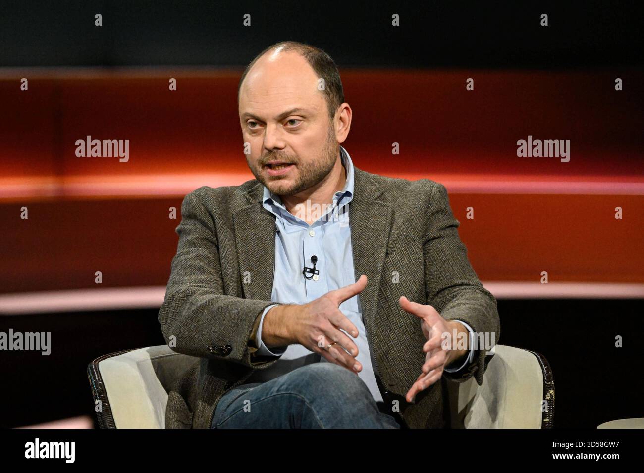 Wladimir Kara-Mursa Politiker 11/25 ihr Wladimir Kara-Mursa am 11. November 2025 in Markus Lanz , ZDF TV Fernsehen Talkshow Talkshow Talkshow Deutschland russisch-britisch britischer russischer Mann Politik Journalist Journalismus russischer britischer Journalismus Politiker quer halb sitzend sprechend gestikuliert *** Wladimir Kara Mursa Politiker 11 25 Ihr Wladimir Kara Mursa am 11. November 2025 in Markus Lanz Stockfoto