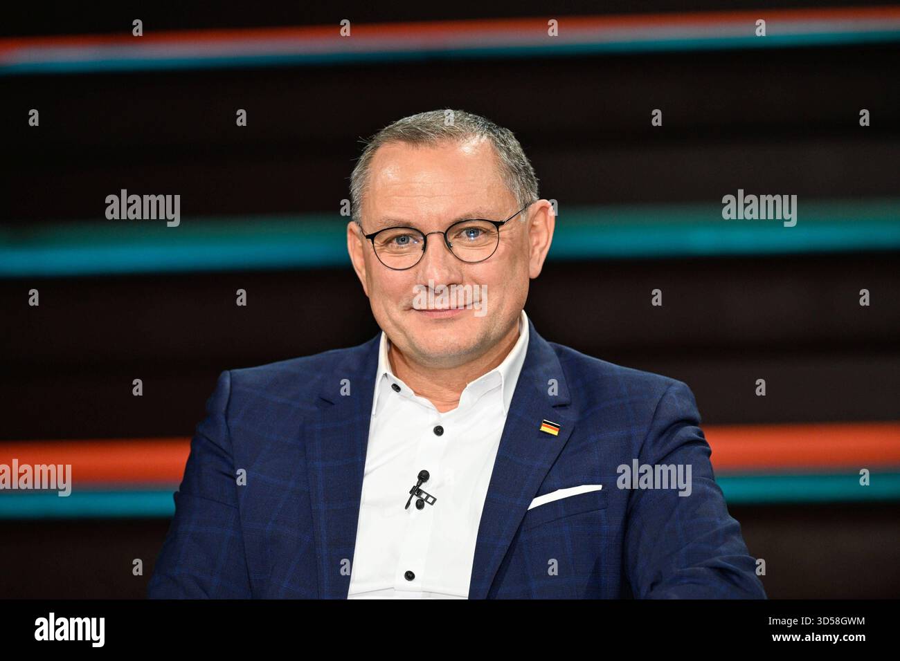 Tino Chrupalla Politiker 11/25 ihr Tino Chrupalla am 11. November 2025 in Markus Lanz , ZDF TV Fernsehen Talkshow Talkshow Deutschland deutsch deutscher Mann Politik Co-Vorsitzender Parteivorsitzender AfD deutscher Politiker quer Porträt lächelnd *** Tino Chrupalla Politiker 11 25 Ihr Tino Chrupalla am 11. November 2025 in Markus Lanz , ZDF TV Talkshow Talkshow Deutschland deutscher Mann Politik Ko-Vorsitzender AfD deutscher Politiker Kreuzporträt lächelnd Stockfoto